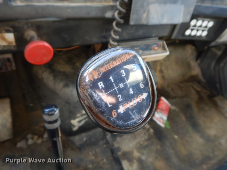 image for item DM0734 1993 International 4700  fuel truck