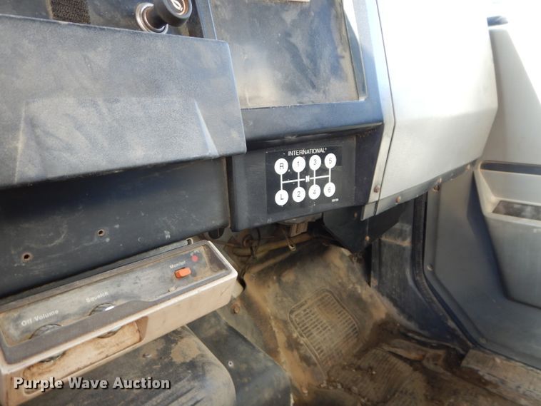 image for item DM0734 1993 International 4700  fuel truck