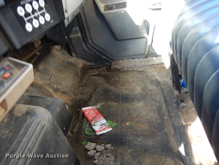 image for item DM0734 1993 International 4700  fuel truck