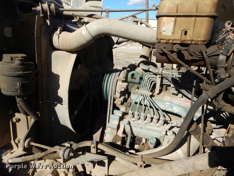 image for item DM0734 1993 International 4700  fuel truck