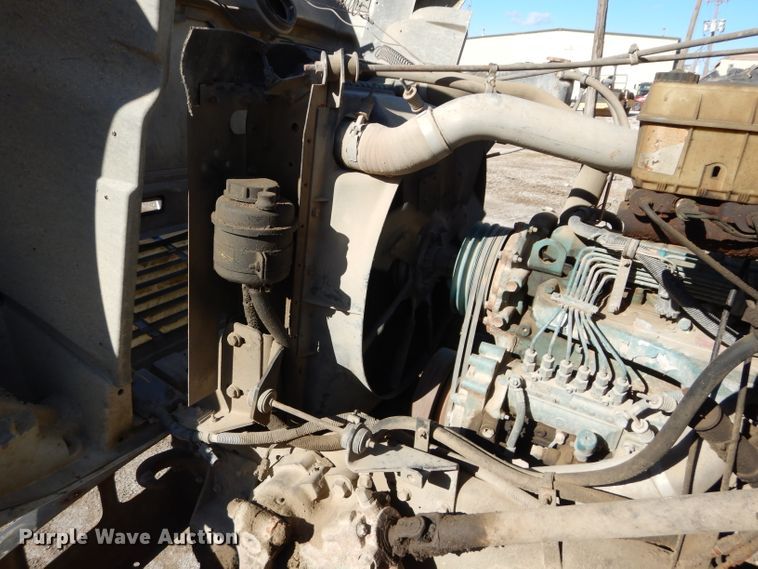 image for item DM0734 1993 International 4700  fuel truck