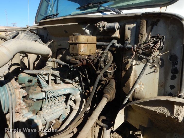 image for item DM0734 1993 International 4700  fuel truck