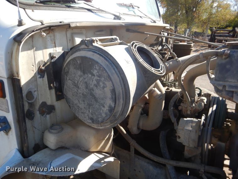 image for item DM0734 1993 International 4700  fuel truck