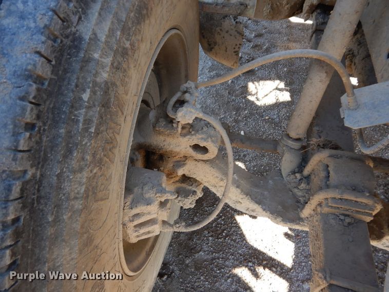 image for item DM0734 1993 International 4700  fuel truck