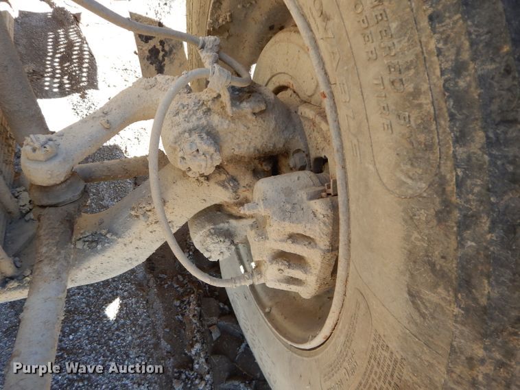 image for item DM0734 1993 International 4700  fuel truck