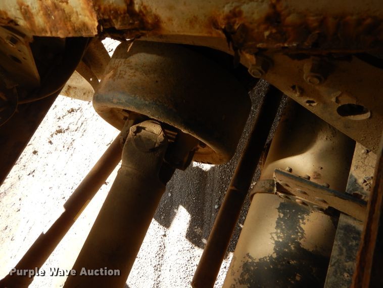 image for item DM0734 1993 International 4700  fuel truck