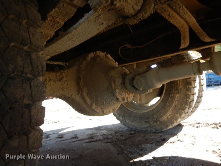 image for item DM0734 1993 International 4700  fuel truck