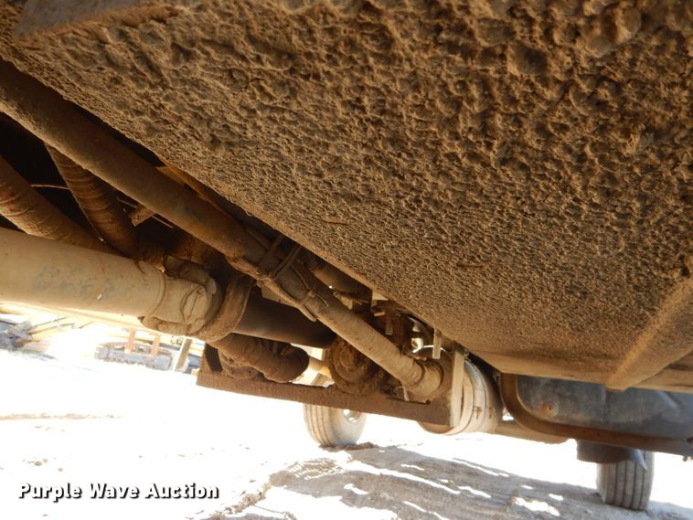 image for item DM0734 1993 International 4700  fuel truck