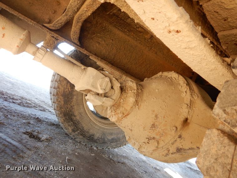 image for item DM0734 1993 International 4700  fuel truck