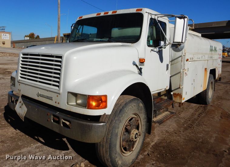 image for item DM0734 1993 International 4700  fuel truck