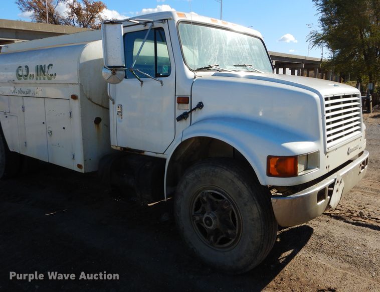 image for item DM0734 1993 International 4700  fuel truck