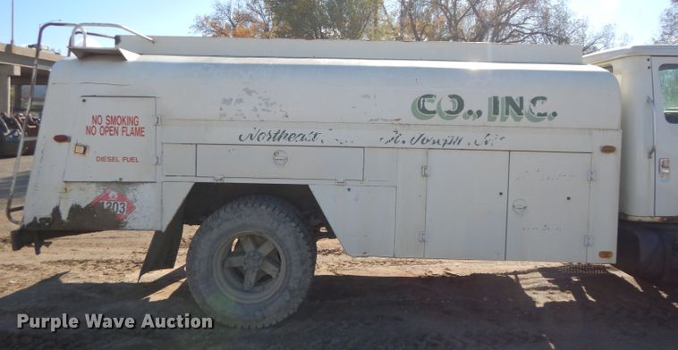 image for item DM0734 1993 International 4700  fuel truck