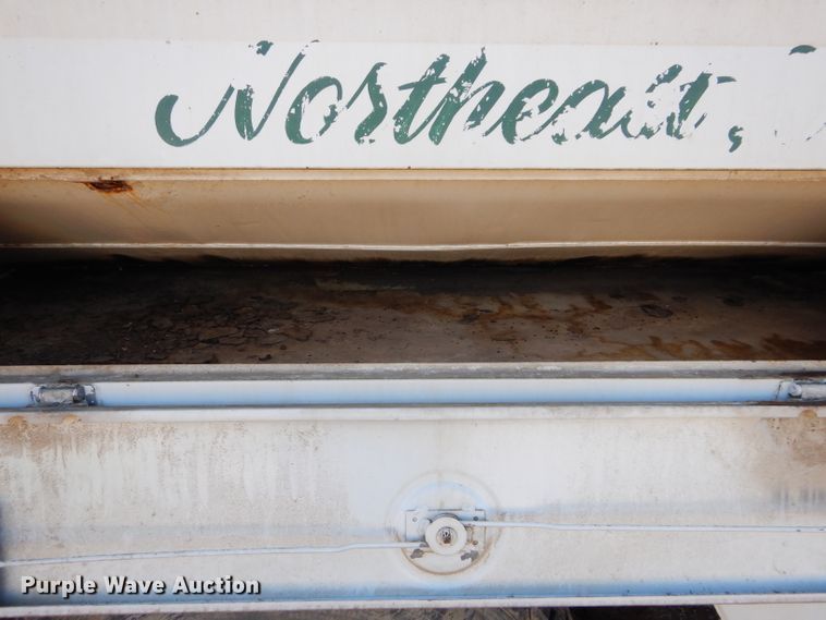 image for item DM0734 1993 International 4700  fuel truck