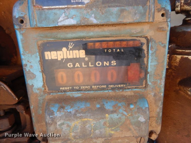 image for item DM0734 1993 International 4700  fuel truck