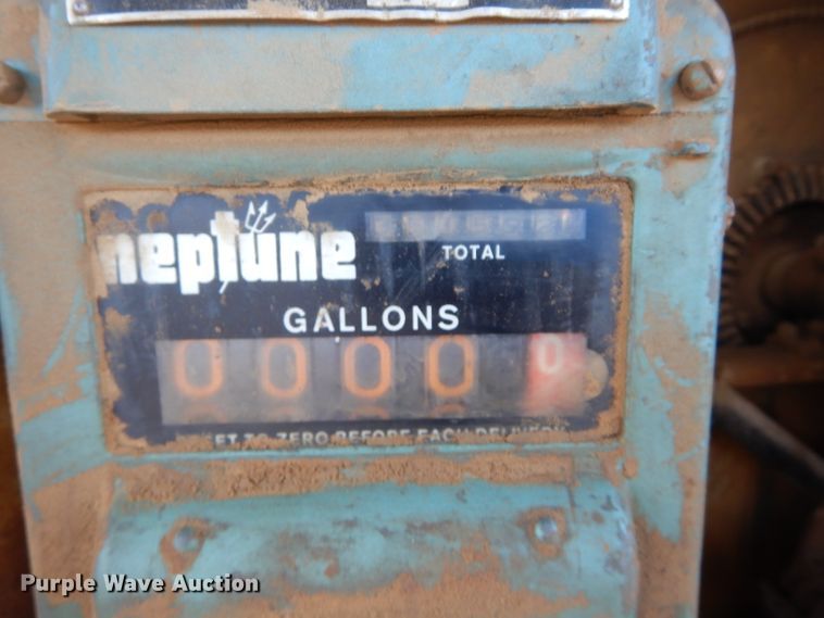 image for item DM0734 1993 International 4700  fuel truck