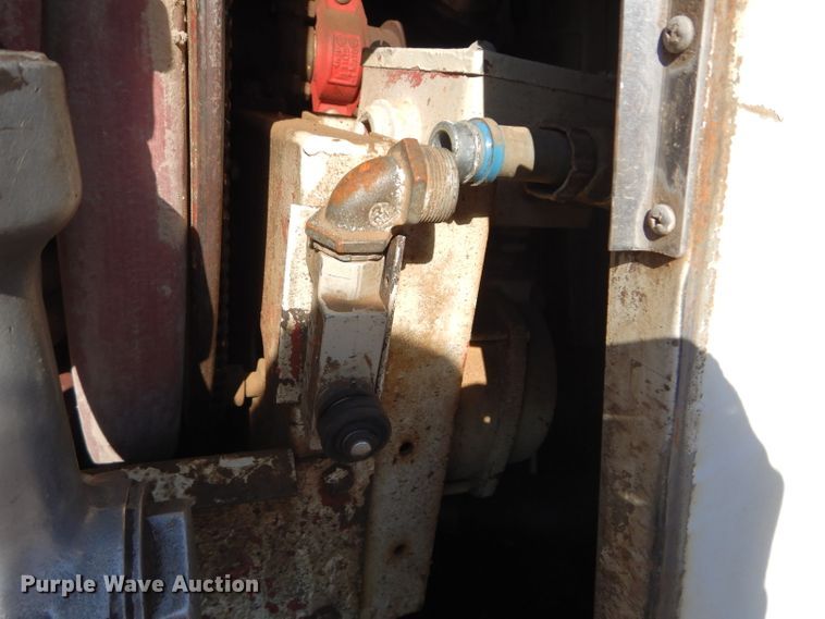 image for item DM0734 1993 International 4700  fuel truck