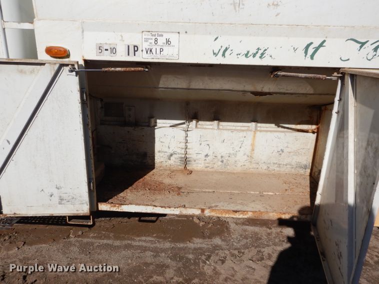 image for item DM0734 1993 International 4700  fuel truck