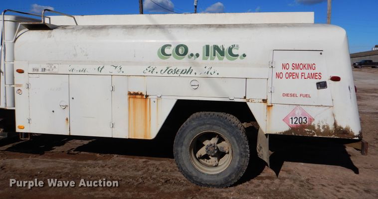 image for item DM0734 1993 International 4700  fuel truck