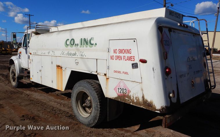 image for item DM0734 1993 International 4700  fuel truck