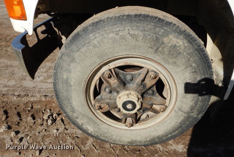 image for item DM0734 1993 International 4700  fuel truck