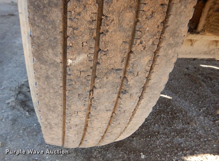 image for item DM0734 1993 International 4700  fuel truck