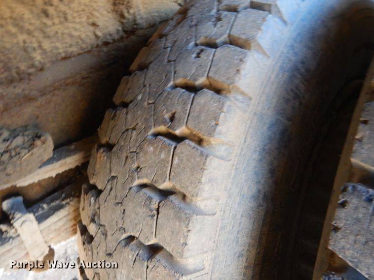 image for item DM0734 1993 International 4700  fuel truck