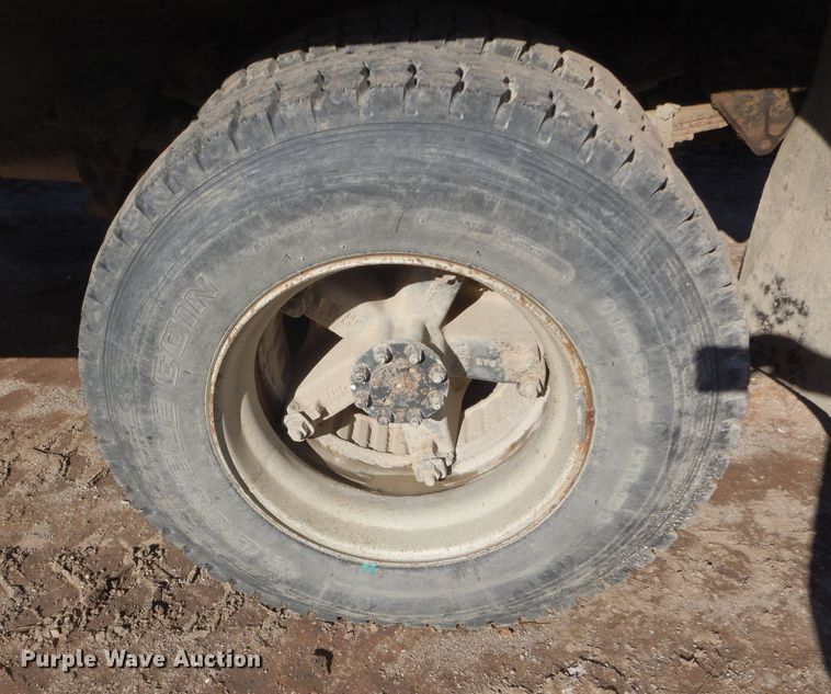 image for item DM0734 1993 International 4700  fuel truck