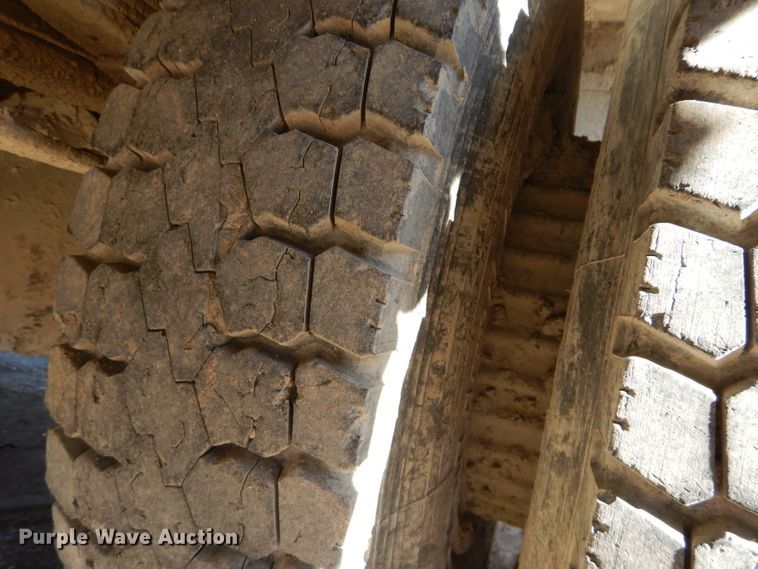 image for item DM0734 1993 International 4700  fuel truck