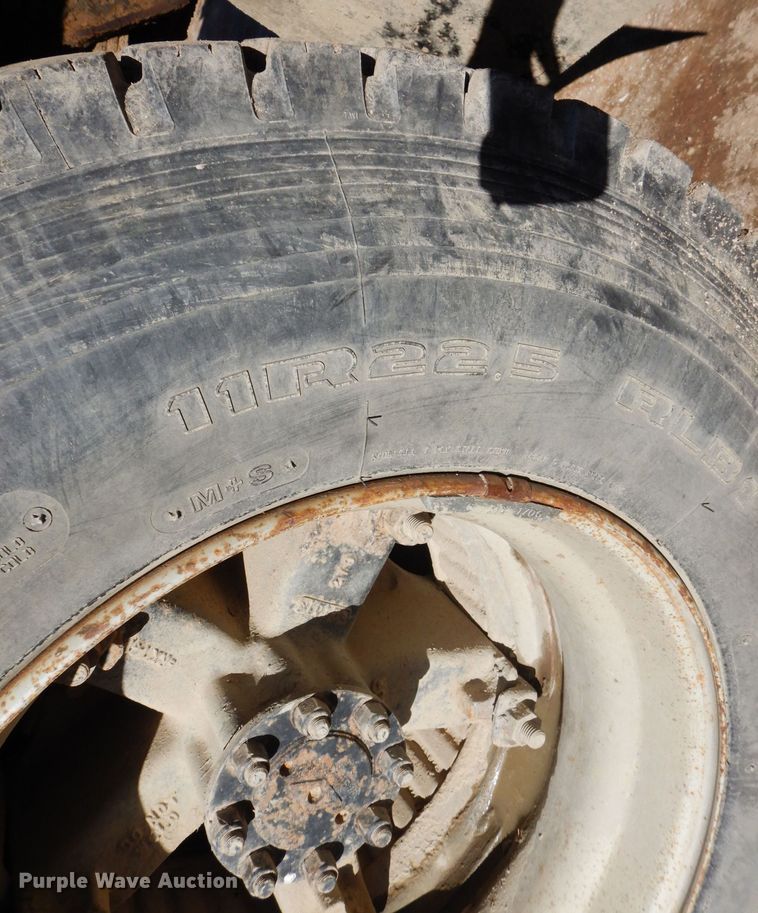 image for item DM0734 1993 International 4700  fuel truck