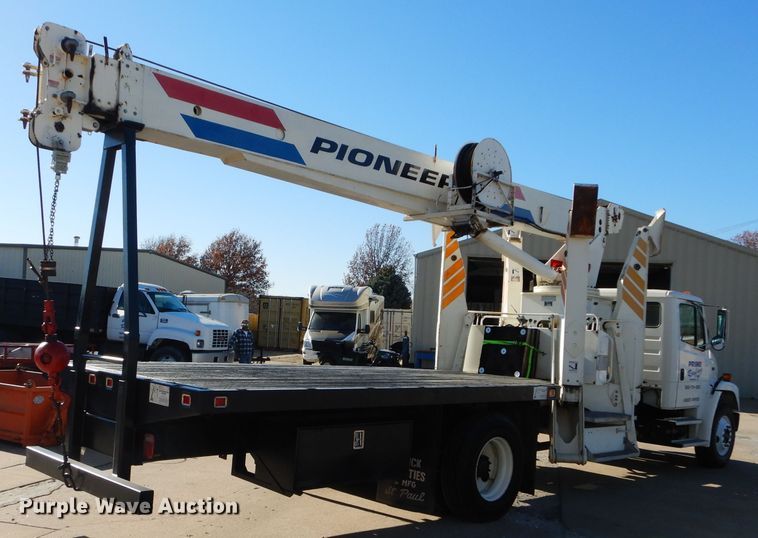 image for item DM4411 1998 Freightliner FL70  crane truck