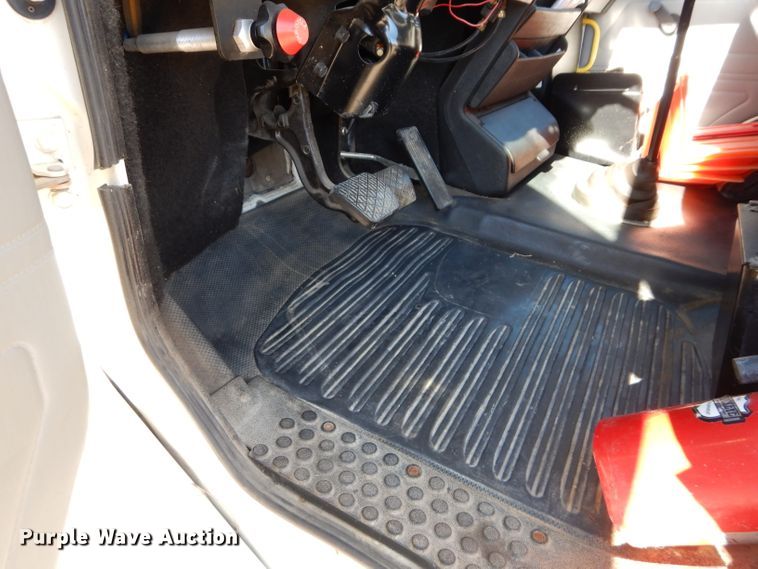 image for item DM4411 1998 Freightliner FL70  crane truck