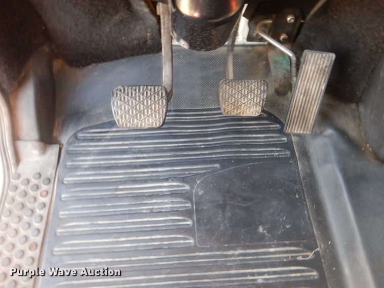 image for item DM4411 1998 Freightliner FL70  crane truck