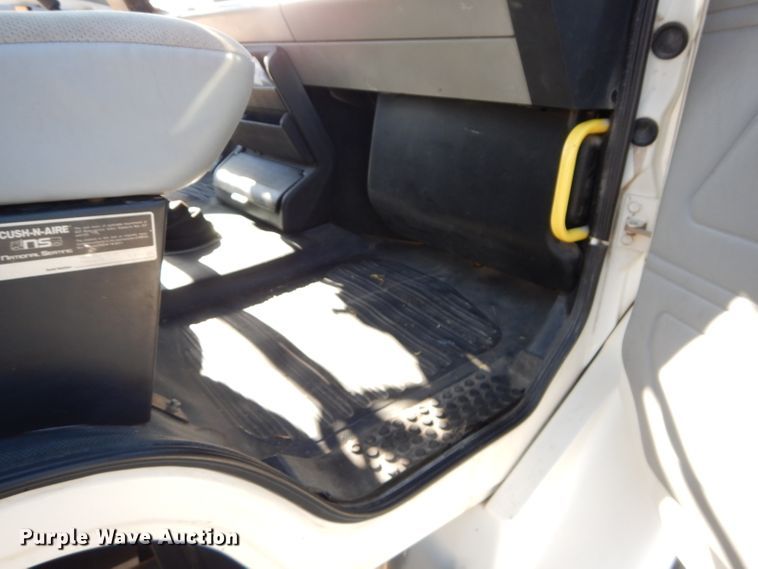 image for item DM4411 1998 Freightliner FL70  crane truck