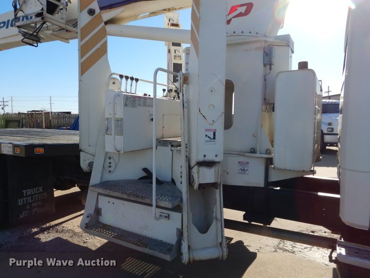 image for item DM4411 1998 Freightliner FL70  crane truck