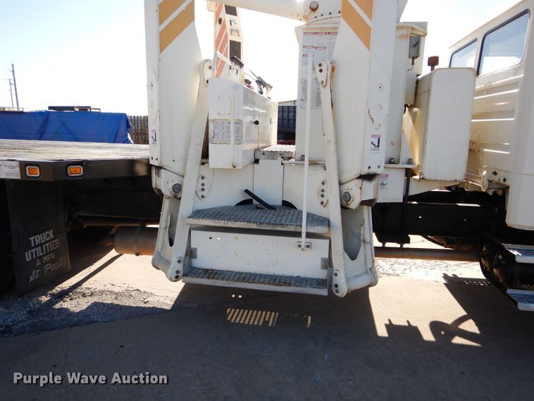 image for item DM4411 1998 Freightliner FL70  crane truck