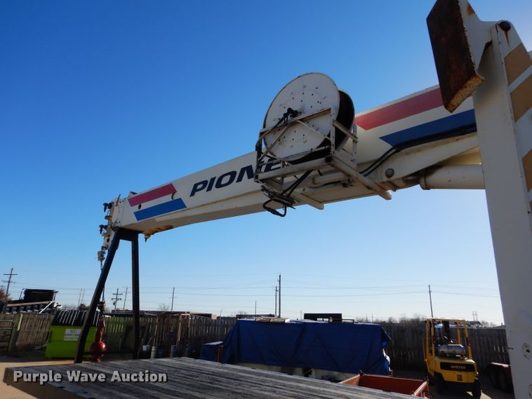 image for item DM4411 1998 Freightliner FL70  crane truck