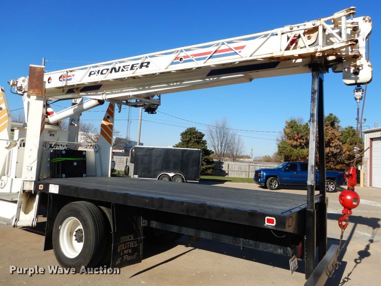 image for item DM4411 1998 Freightliner FL70  crane truck