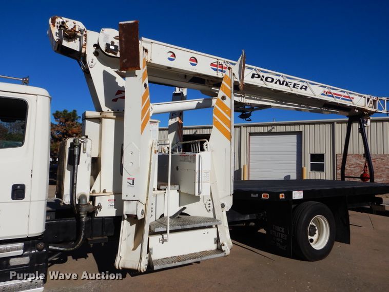 image for item DM4411 1998 Freightliner FL70  crane truck