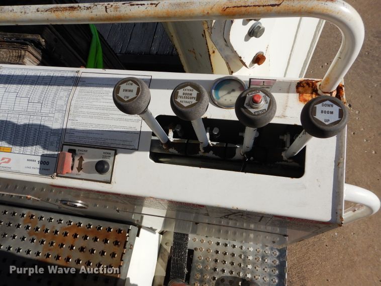 image for item DM4411 1998 Freightliner FL70  crane truck