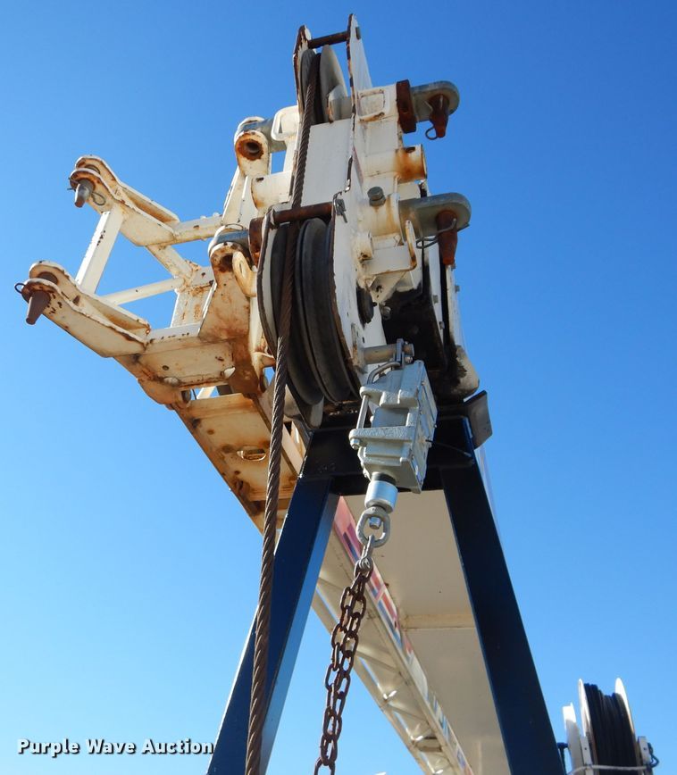 image for item DM4411 1998 Freightliner FL70  crane truck