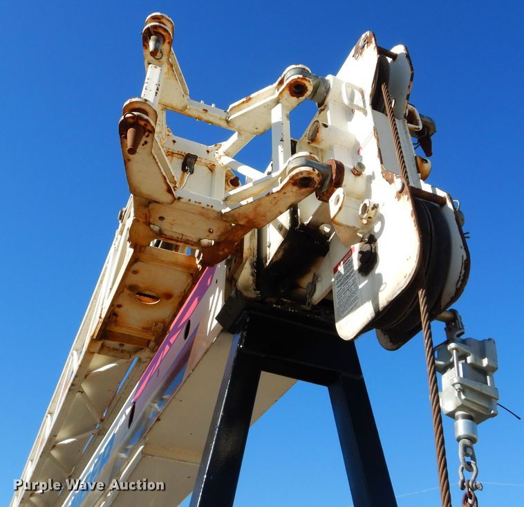 image for item DM4411 1998 Freightliner FL70  crane truck