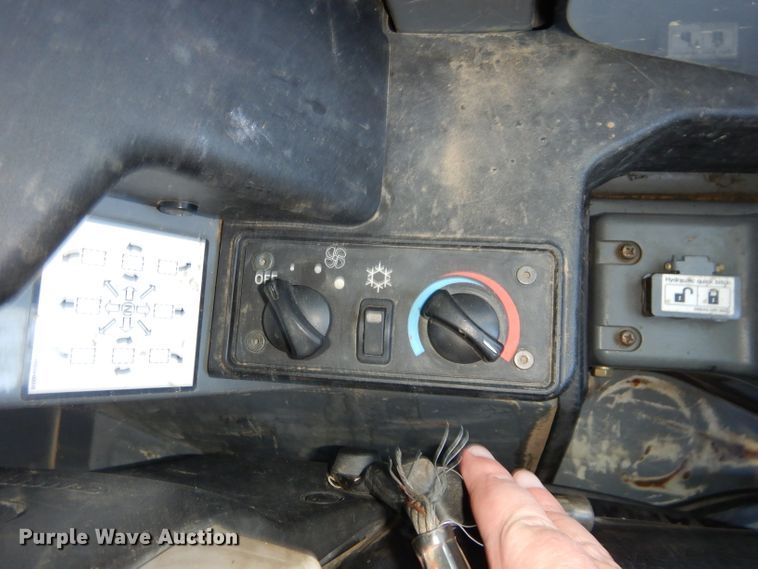 image for item DM4419 2016 Takeuchi TL12  tracked skid steer loader