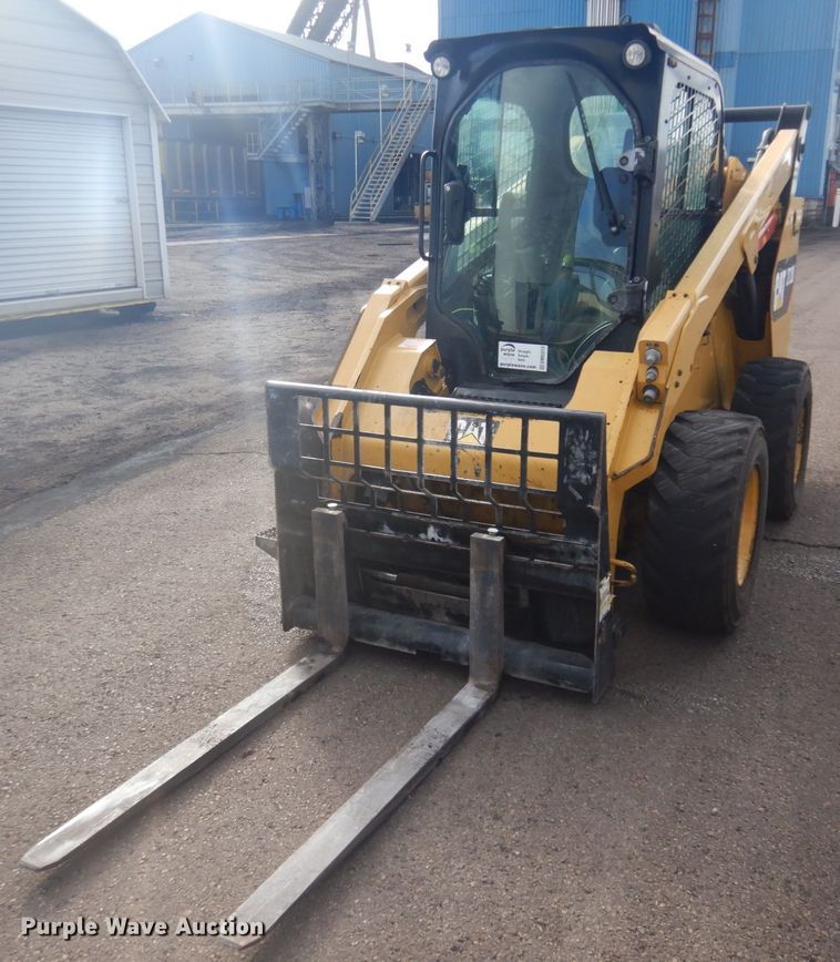 image for item DM5313 2015 Caterpillar 272D  skid steer loader