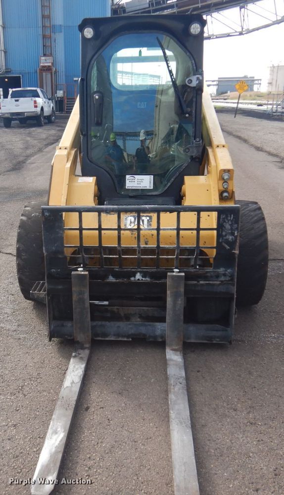image for item DM5313 2015 Caterpillar 272D  skid steer loader