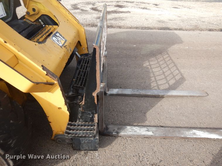 image for item DM5313 2015 Caterpillar 272D  skid steer loader