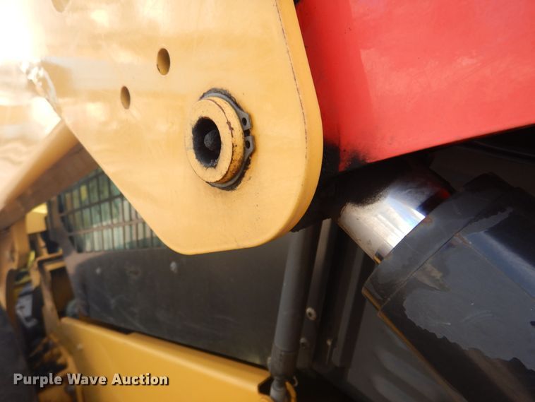 image for item DM5313 2015 Caterpillar 272D  skid steer loader