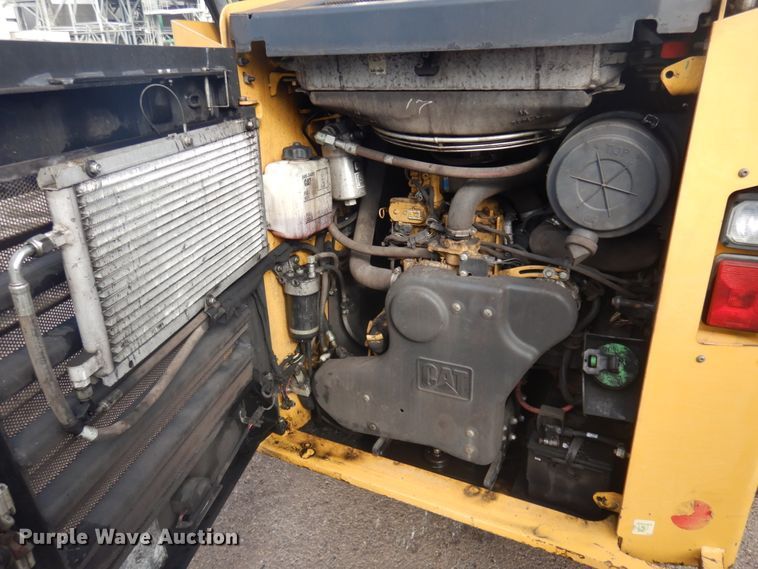 image for item DM5313 2015 Caterpillar 272D  skid steer loader