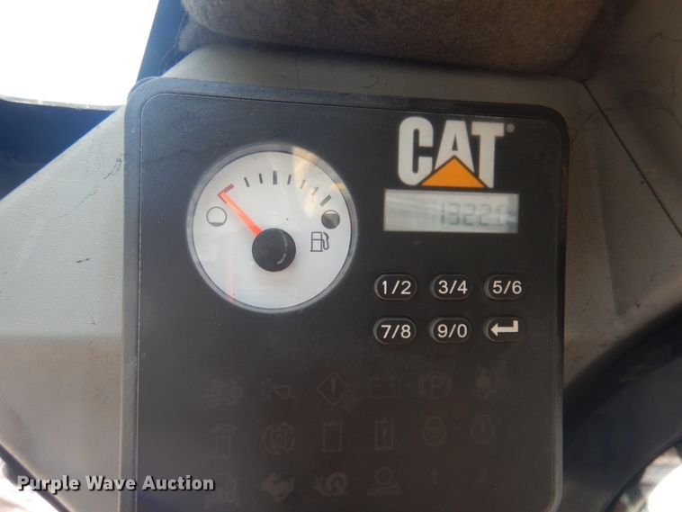 image for item DM5313 2015 Caterpillar 272D  skid steer loader