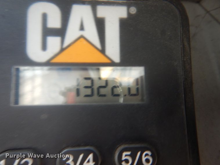 image for item DM5313 2015 Caterpillar 272D  skid steer loader