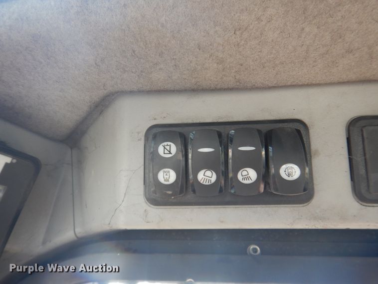 image for item DM5313 2015 Caterpillar 272D  skid steer loader